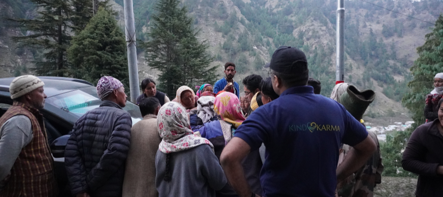 Spreading Warmth in Dharali Uttarkashi How Blanket Distribution is Helping Families